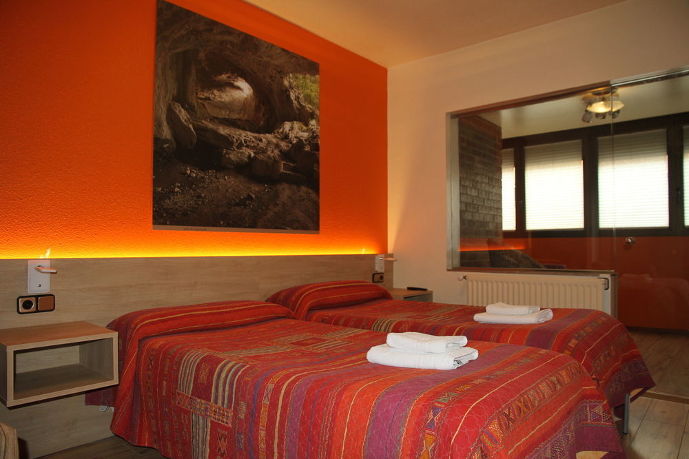 Hostal Acella Pamplona Eksteriør bilde A room at the hotel